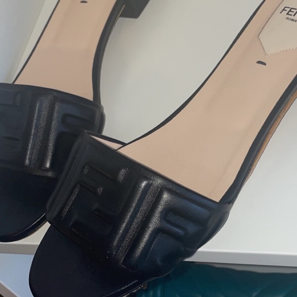 Fendi sandals. - Picture 3 of 4
